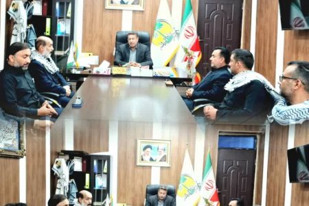 حضور خانواده مرحوم حاج درچال مزرعه(پدر خانواده ۸شهید دفاع مقدس ) در دفتر شهرداری